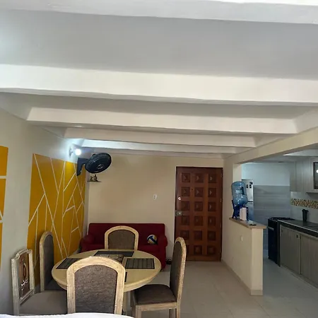 Deux Palmiers Charme Avec Salle De Bain Partagee Proche De L'aeroport Habitación en casa particular