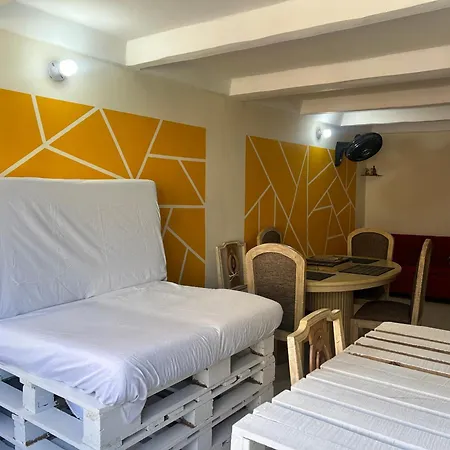 Deux Palmiers Charme Avec Salle De Bain Partagee Proche De L'aeroport Cartagena