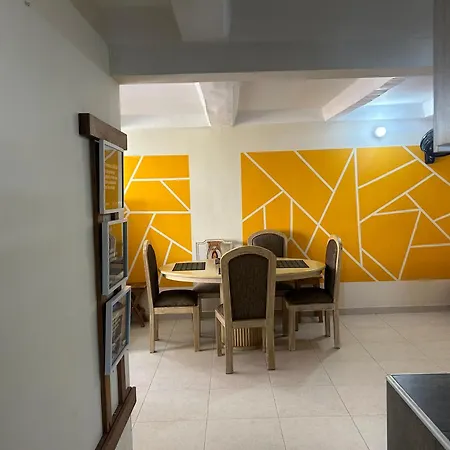Deux Palmiers Charme Avec Salle De Bain Partagee Proche De L'aeroport Habitación en casa particular *