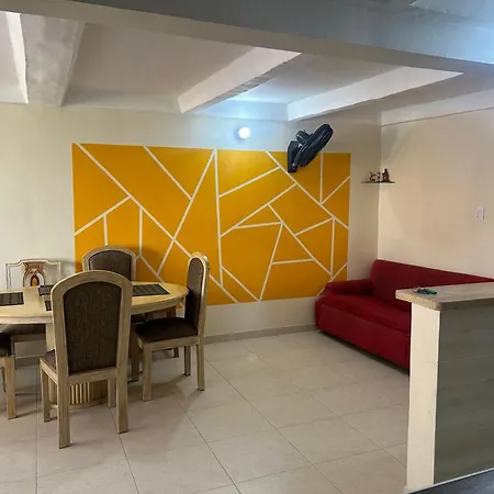 Deux Palmiers Charme Avec Salle De Bain Partagee Proche De L'aeroport