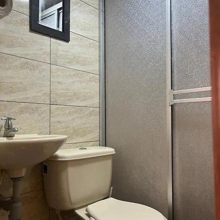 Deux Palmiers Charme Avec Salle De Bain Partagee Proche De L'aeroport Homestay