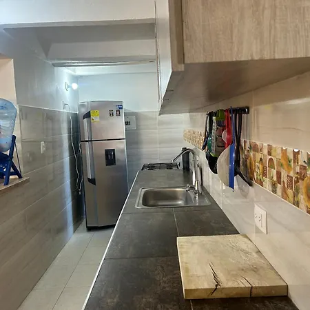 Deux Palmiers Charme Avec Salle De Bain Partagee Proche De L'aeroport Homestay *