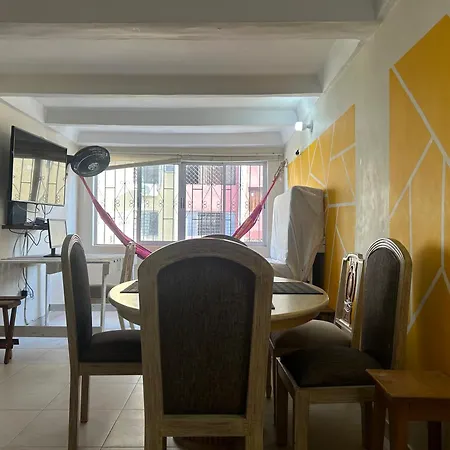 Deux Palmiers Charme Avec Salle De Bain Partagee Proche De L'aeroport